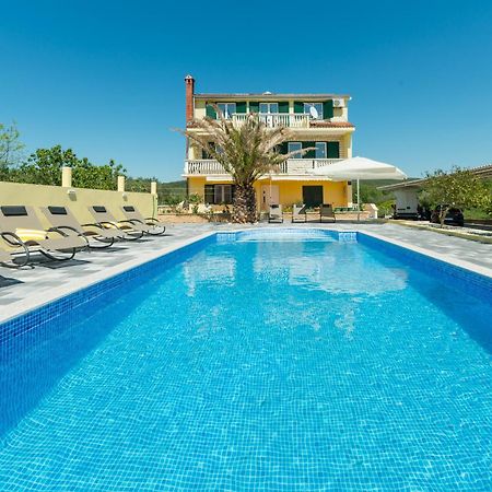 Crowonder Sun&Fun Holiday House With Large Swimming Pool, Playroom And Garden بيبينيا المظهر الخارجي الصورة