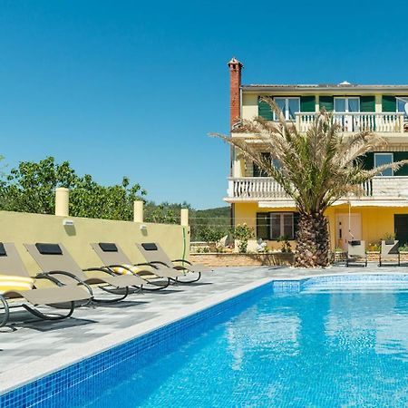 Crowonder Sun&Fun Holiday House With Large Swimming Pool, Playroom And Garden بيبينيا المظهر الخارجي الصورة