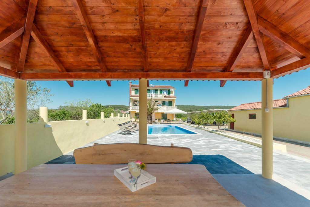 Crowonder Sun&Fun Holiday House With Large Swimming Pool, Playroom And Garden بيبينيا المظهر الخارجي الصورة
