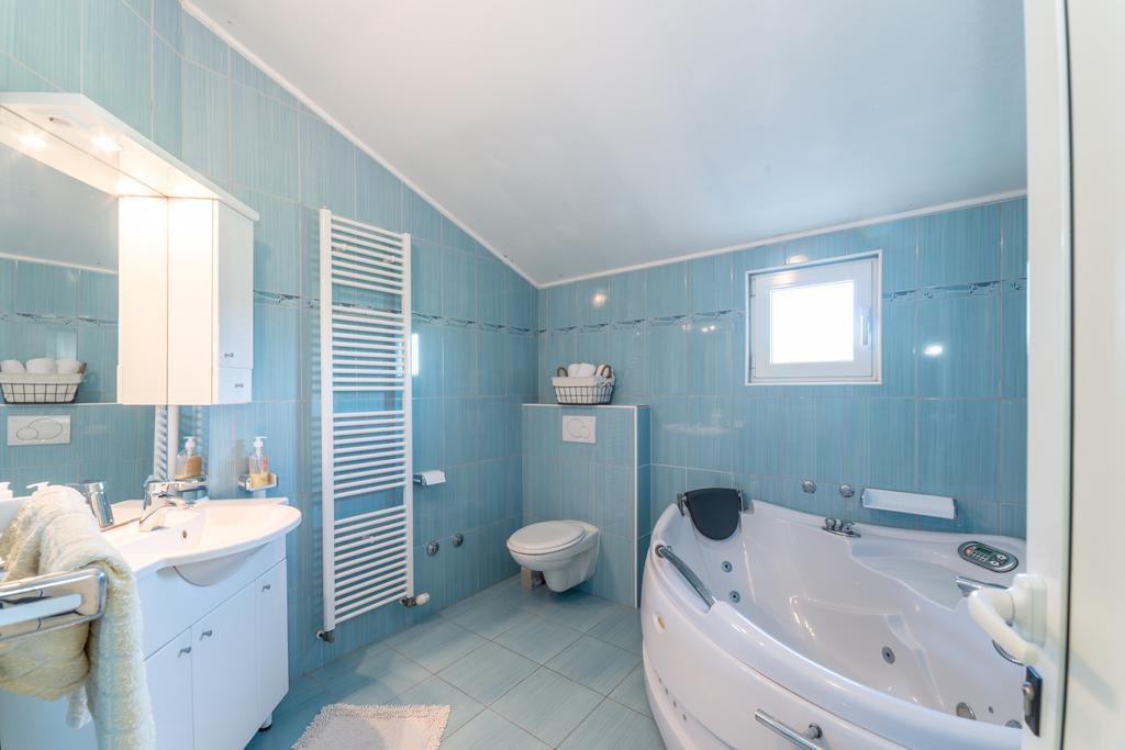 Crowonder Sun&Fun Holiday House With Large Swimming Pool, Playroom And Garden بيبينيا المظهر الخارجي الصورة