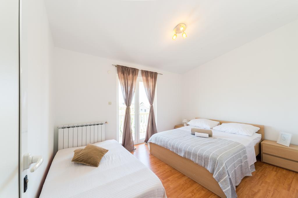 Crowonder Sun&Fun Holiday House With Large Swimming Pool, Playroom And Garden بيبينيا المظهر الخارجي الصورة