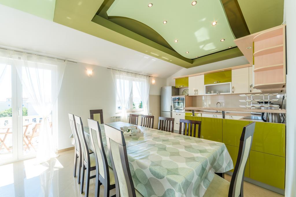 Crowonder Sun&Fun Holiday House With Large Swimming Pool, Playroom And Garden بيبينيا المظهر الخارجي الصورة