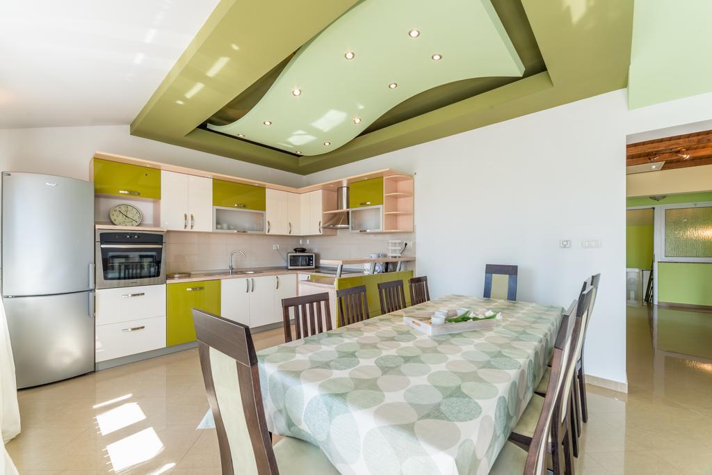 Crowonder Sun&Fun Holiday House With Large Swimming Pool, Playroom And Garden بيبينيا المظهر الخارجي الصورة