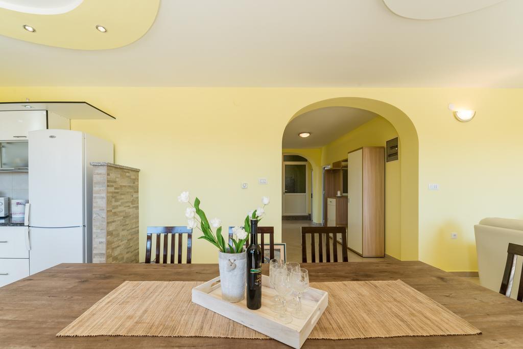 Crowonder Sun&Fun Holiday House With Large Swimming Pool, Playroom And Garden بيبينيا المظهر الخارجي الصورة
