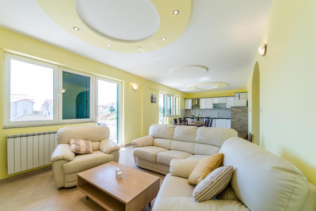Crowonder Sun&Fun Holiday House With Large Swimming Pool, Playroom And Garden بيبينيا المظهر الخارجي الصورة