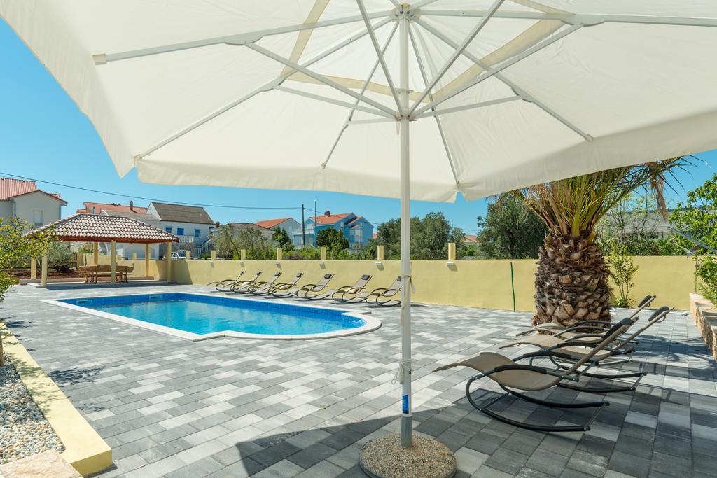 Crowonder Sun&Fun Holiday House With Large Swimming Pool, Playroom And Garden بيبينيا المظهر الخارجي الصورة