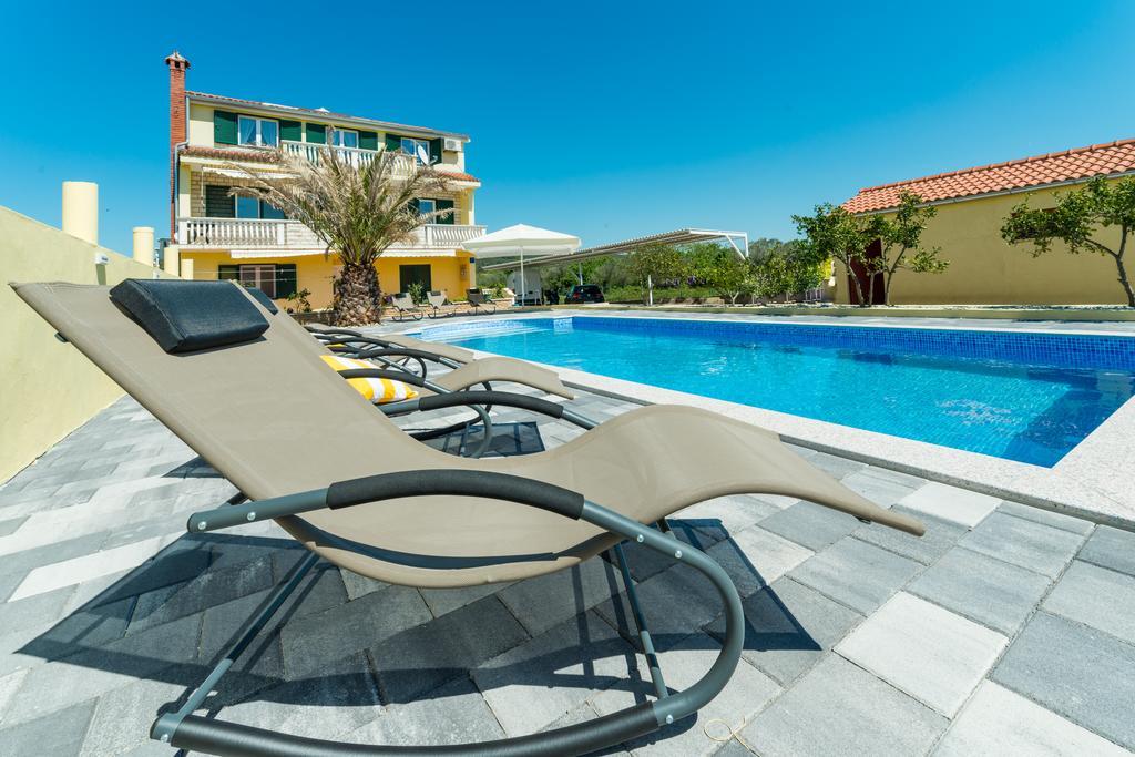 Crowonder Sun&Fun Holiday House With Large Swimming Pool, Playroom And Garden بيبينيا المظهر الخارجي الصورة